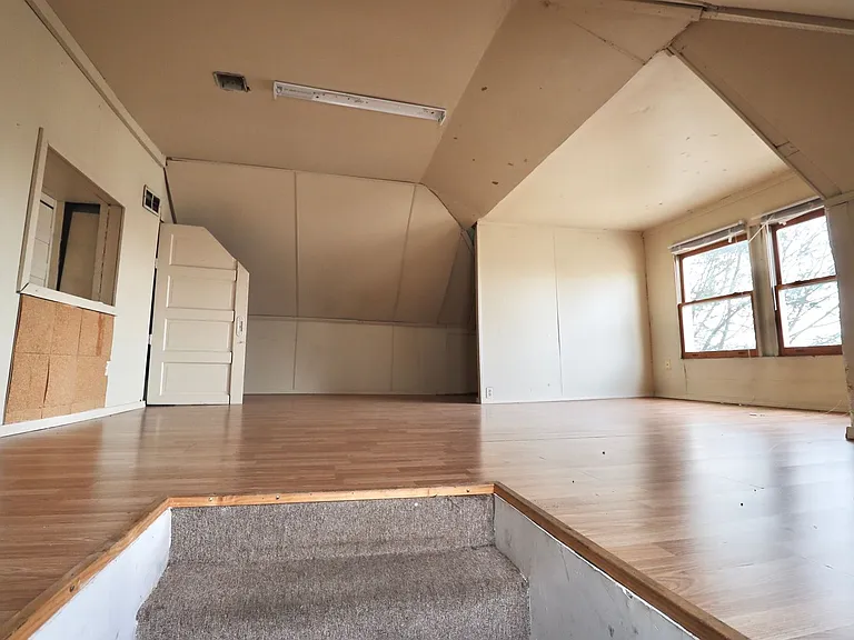 512 Pearl Ave — Photo 2