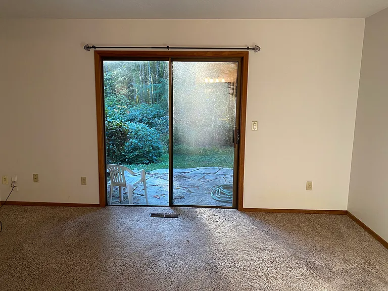 2558 Troy Ct — Photo 19