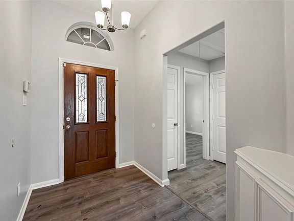 2nd image of 4826 Silverlake Dr