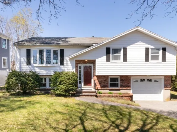 121 North St, Stoneham, MA 02180