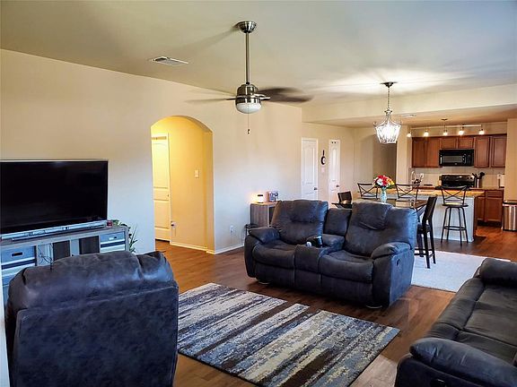 3rd image of 1000 Cedar Hollow Dr