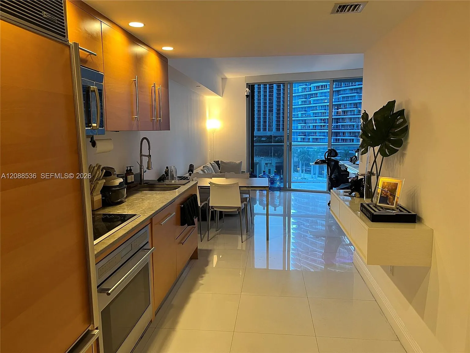 Iconbrickell Condo No 1 — Photo 2