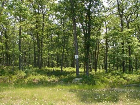 76 Vitruvian Ln, Tiverton, RI 02878