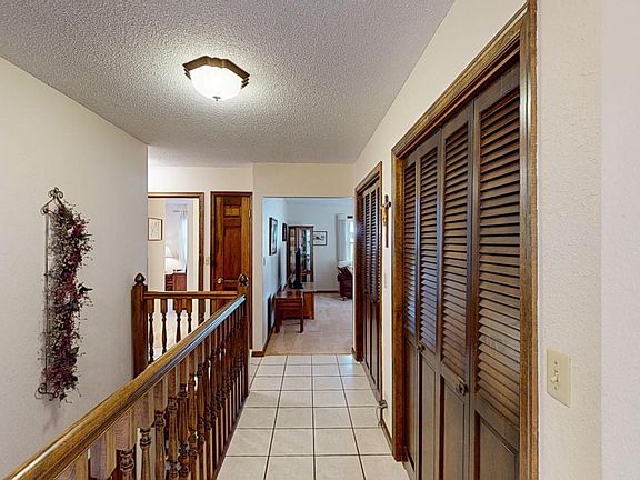 3rd image of 203 Orchard Ln