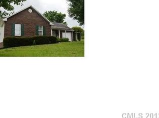 1983 Kings Grant Dr, Newton, NC 28658