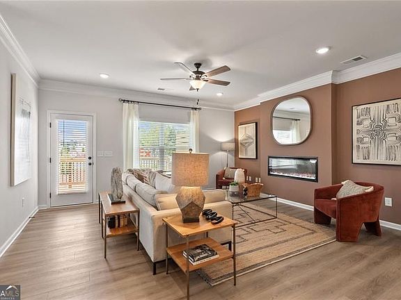 5th image of 310 Caroline Pl #100