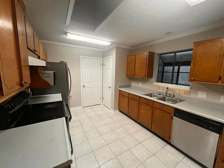 310 Fairwood Dr — Photo 12