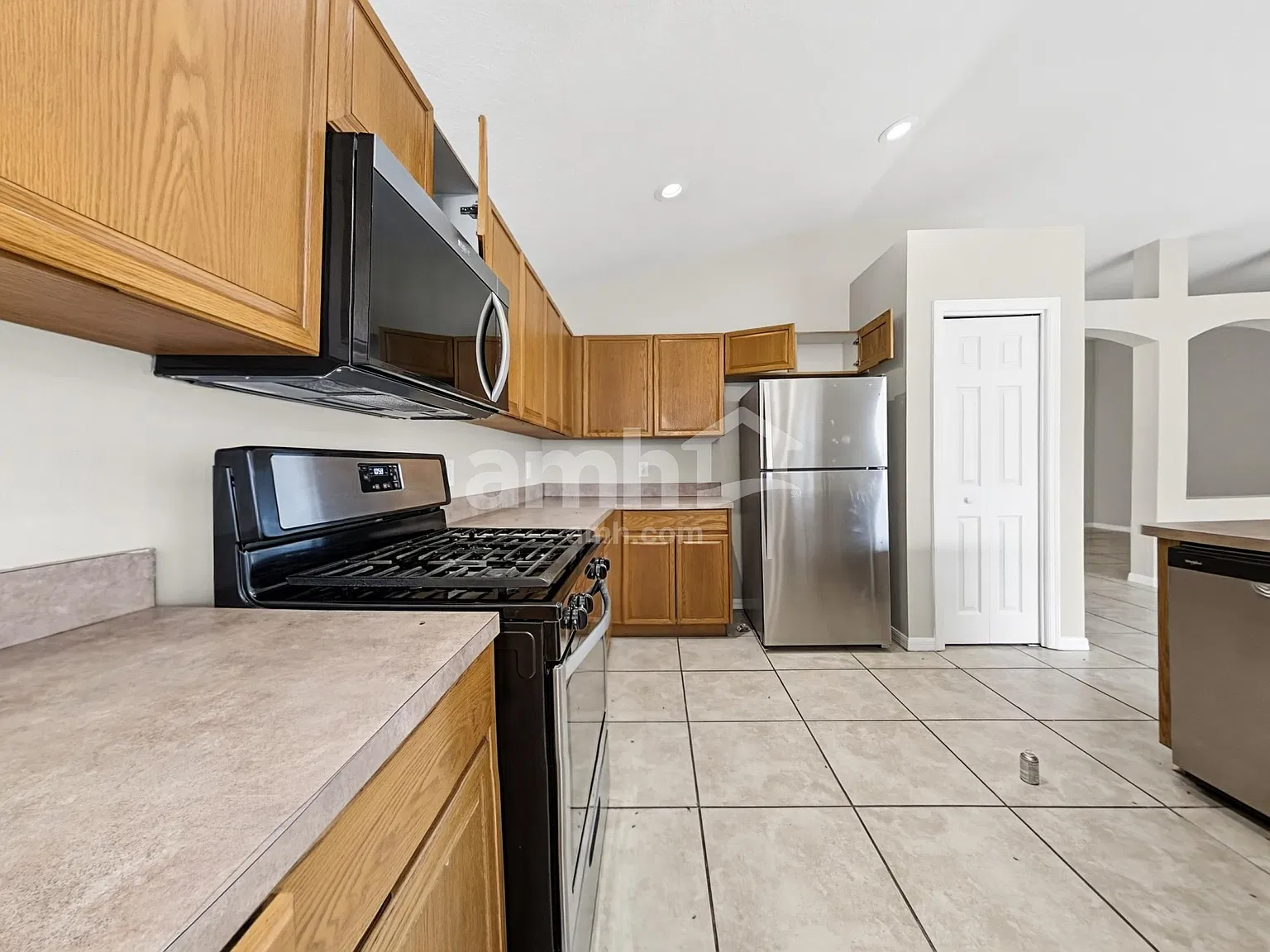 4 bed, 2.0 bath, 2449 sqft, $3,015 — Photo 3