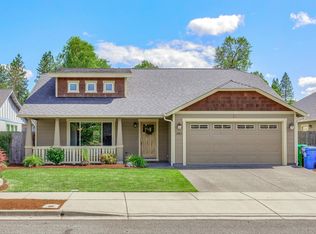 2883 SW Shimmer Ln, Grants Pass, OR 97527