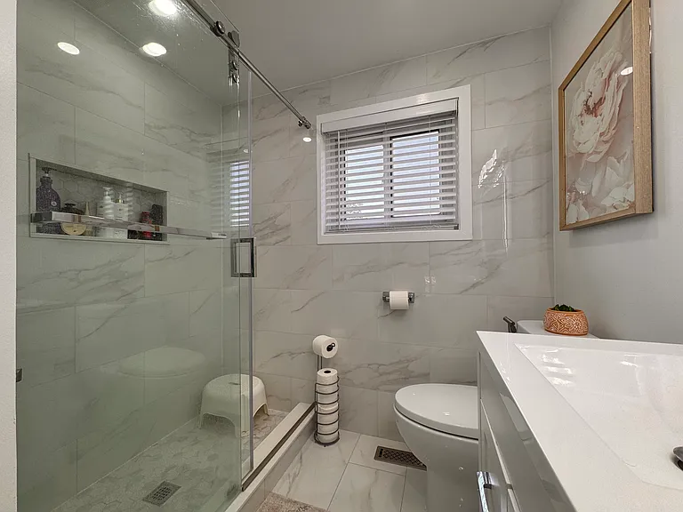 1028 Valentine Dr — Photo 9
