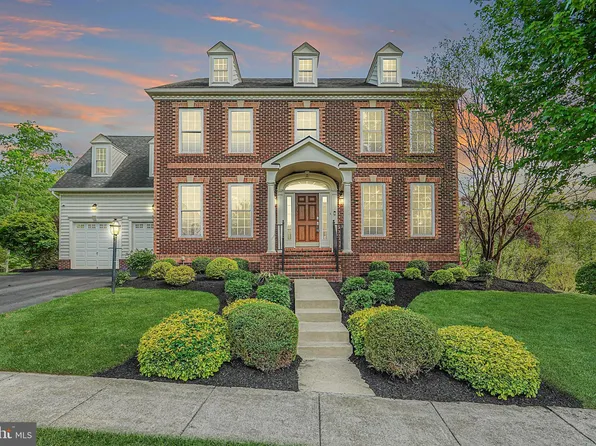 21050 Courtland Village Dr, Leesburg, VA 20175