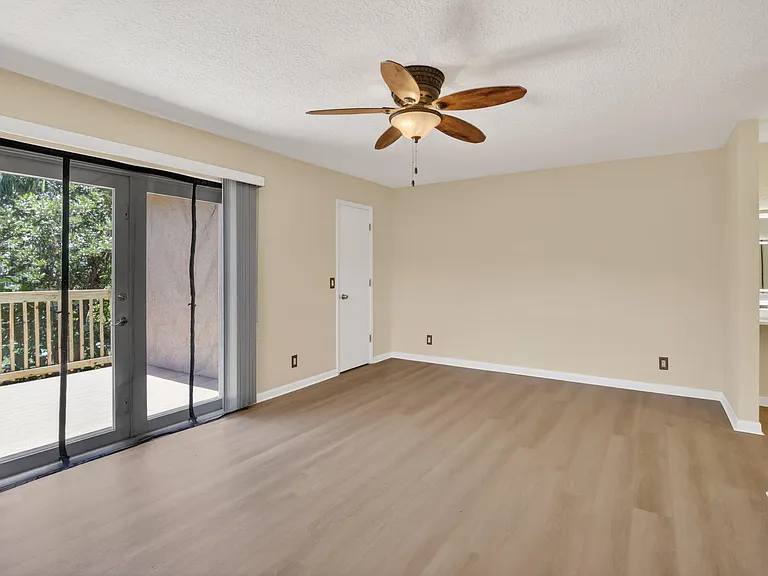 2520 Van Buren St #4 — Photo 15