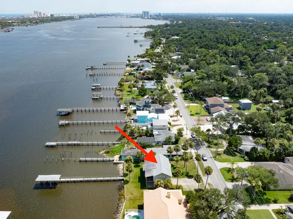 1633 Riverside Dr, Holly Hill, FL 32117