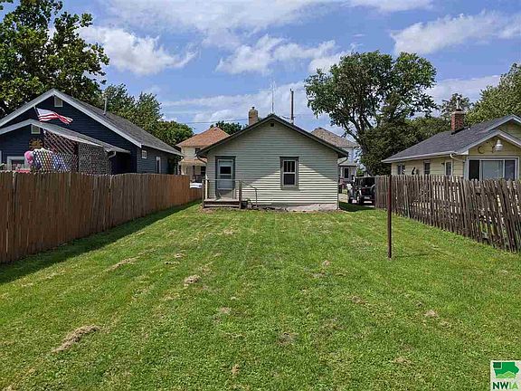 2nd image of 2804 Home St