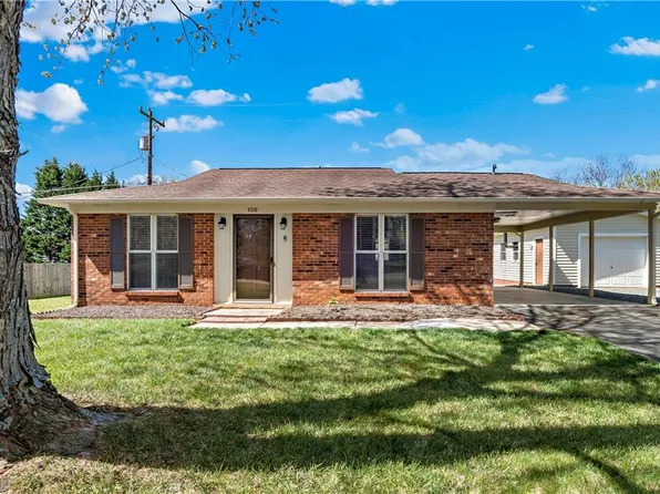 109 Ravenwood Ct, King, NC 27021