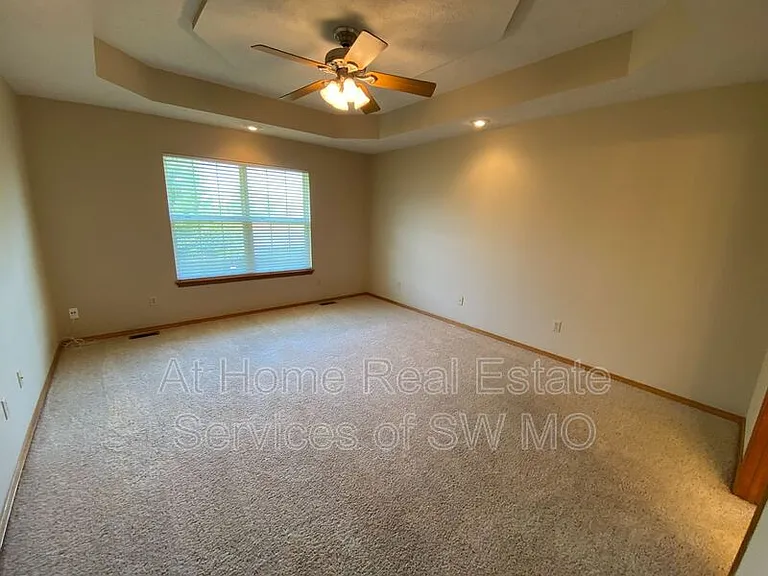 3551 E Woodside St — Photo 16