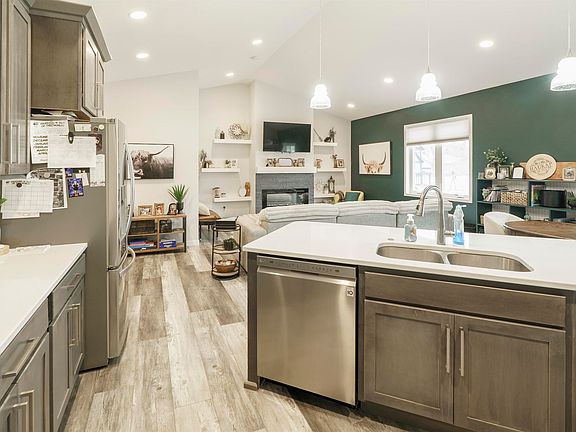 4th image of 209 5th St