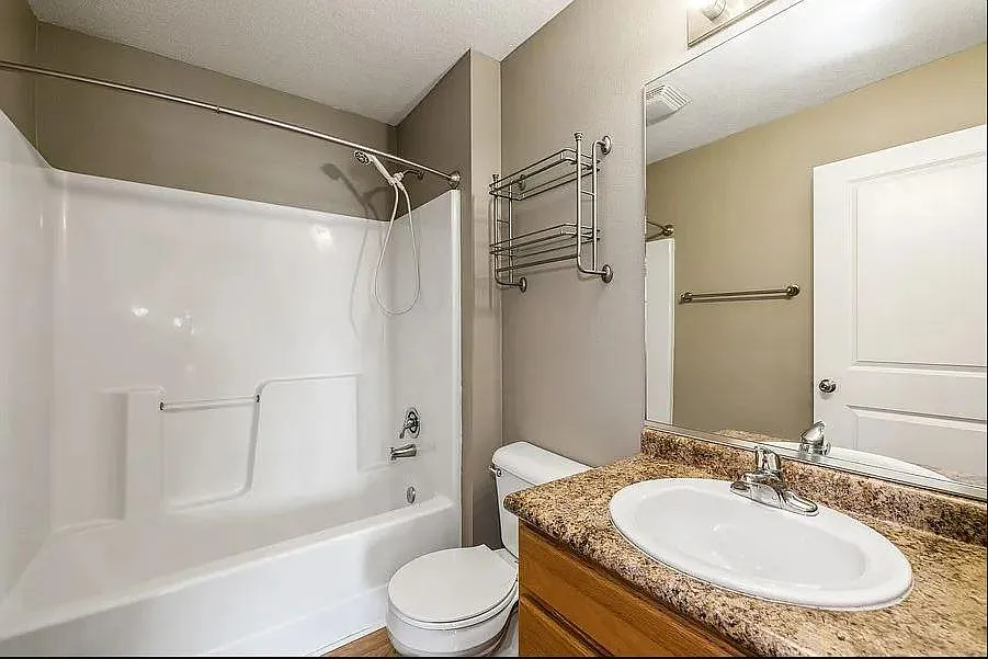 2 bed, 2.5 bath, 1176 sqft, $1,600 — Photo 4
