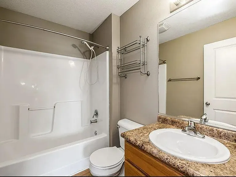 15506 Townsend Ave — Photo 4