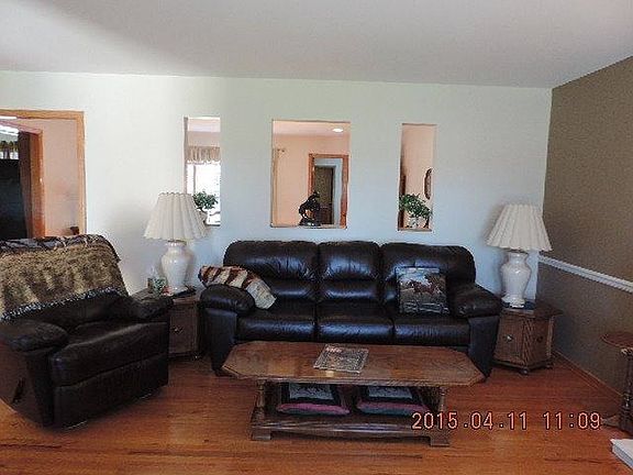 4th image of 19359 Calumet Ave