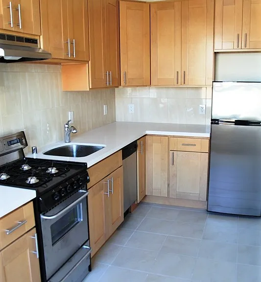Sutter House Apartments — Photo 16