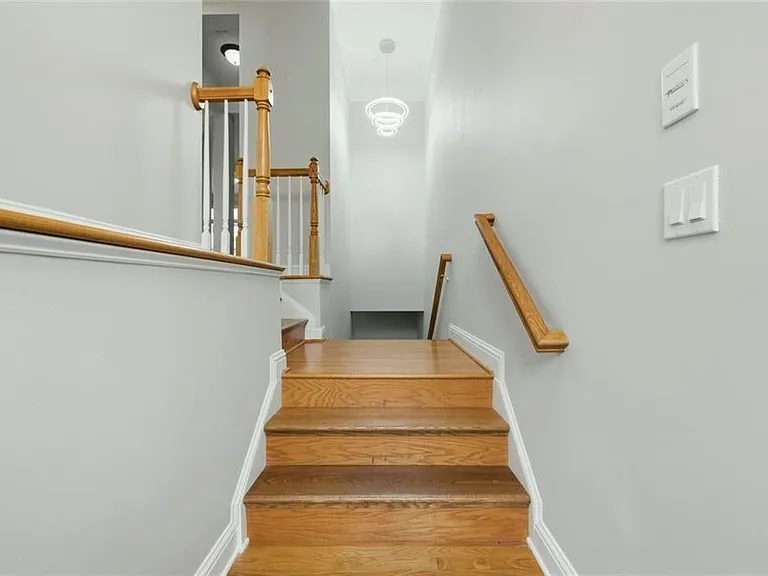 319 Creekbank Way SE — Photo 3