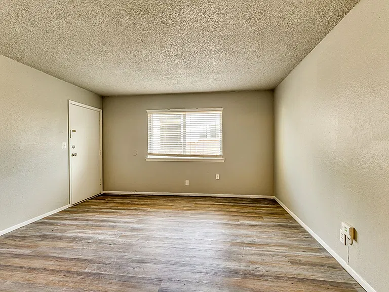 Woodhaven Apartments — Photo 9