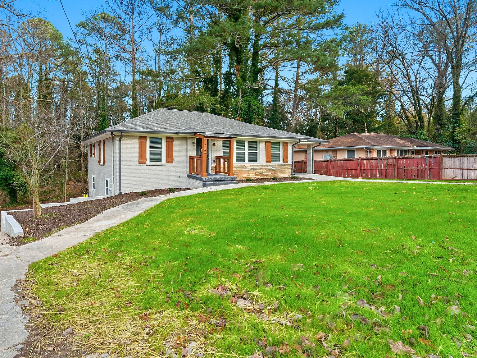 5 bed, 2500 sqft, $2,800 — Photo 3