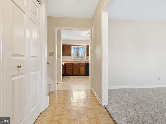 4th image of 5 Bradford Ct