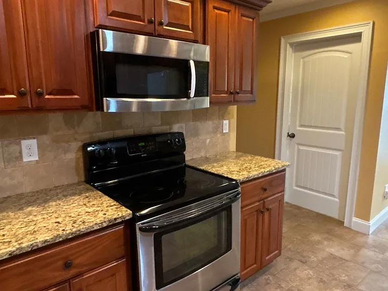 1931 Westminster Dr — Photo 5