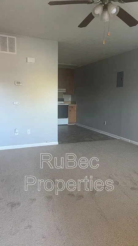 2 bed, 1.0 bath, 600 sqft, $900 — Photo 2