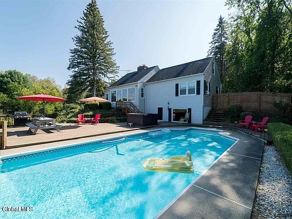 4th image of 619 Pinewoods Avenue