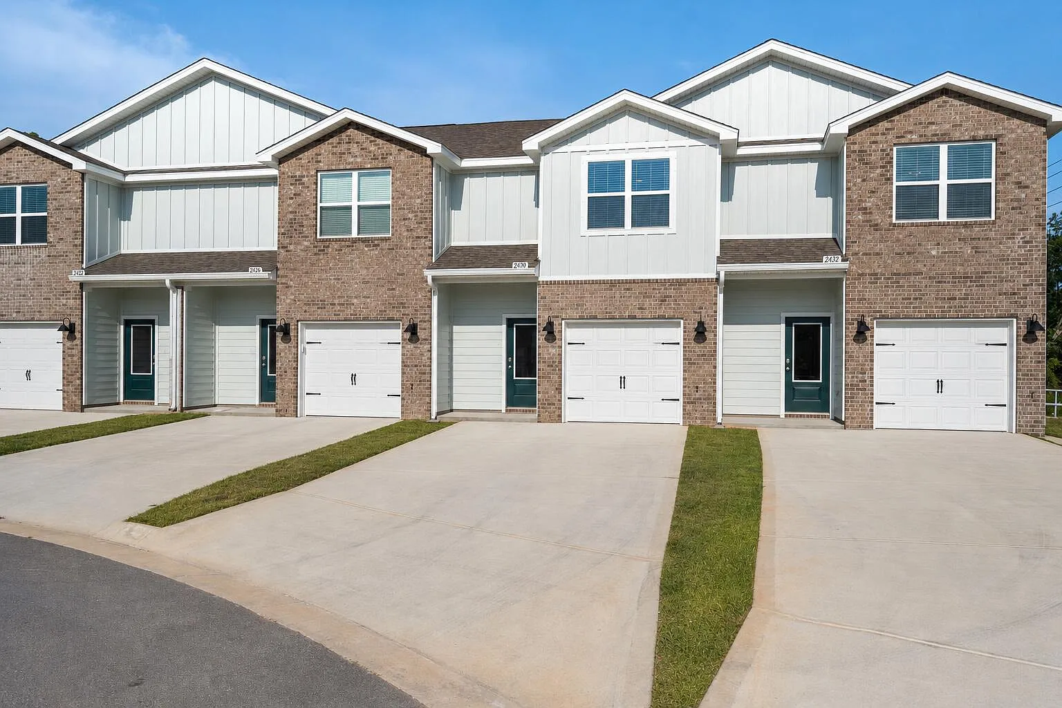 3 bed, 2.5 bath, 1437 sqft, $2,250 — Photo 3