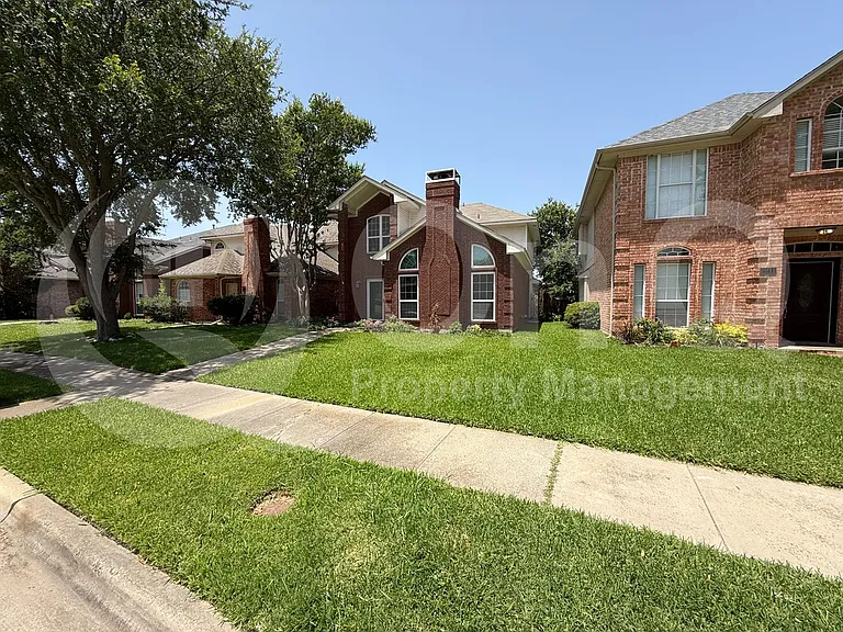 2209 Meadowstone Dr — Photo 4