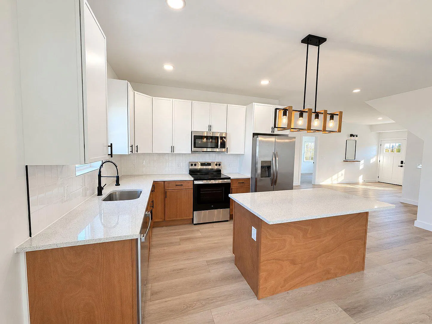 5 bed, 2840 sqft, $4,000 — Photo 4