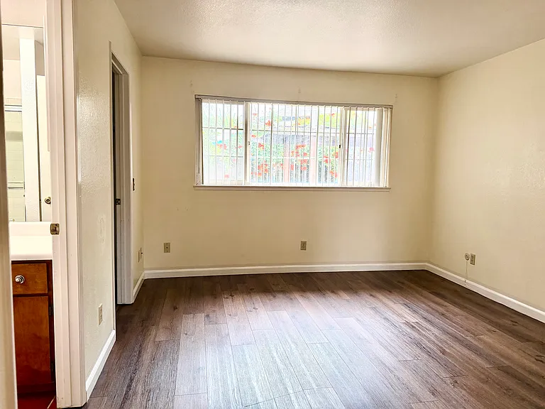 2704 Finlandia Ave — Photo 12