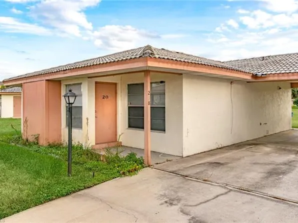 218 Oakmont Pkwy, Lehigh Acres, FL 33936