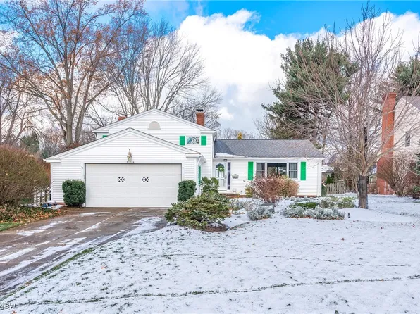 31224 Carlton Dr, Bay Village, OH 44140