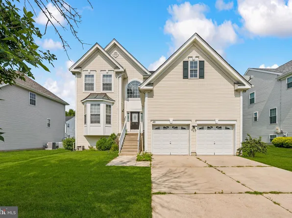 40 Stoneham Dr, Delran, NJ 08075