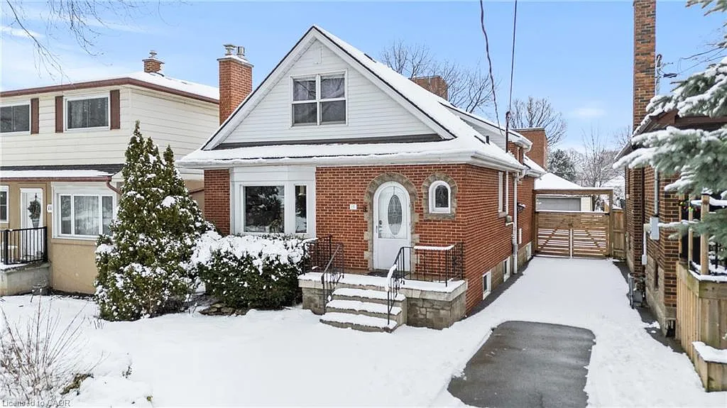 15 Millen Ave photo 1