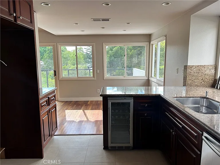 825 Hibiscus Ct — Photo 9