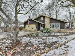 1811 W Holmes Ct, Milwaukee, WI 53221