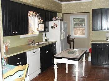 3rd image of 3231 Wendover Dr