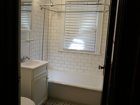 5th image of 2086 Marshall Ave APT 9