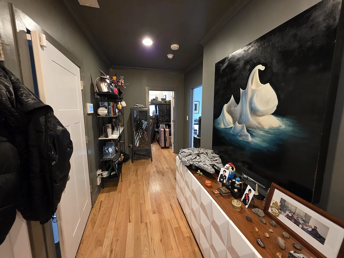 Building Photo - 5252 N Damen Ave #2