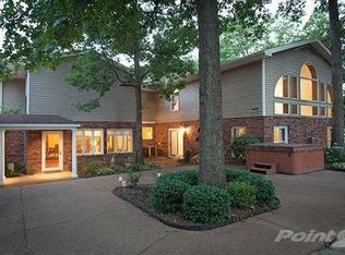 1611 Greening Ln, Saint Louis, MO 63122