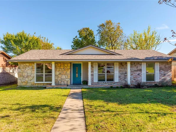 830 Blue Grass Dr, Dallas, TX 75211