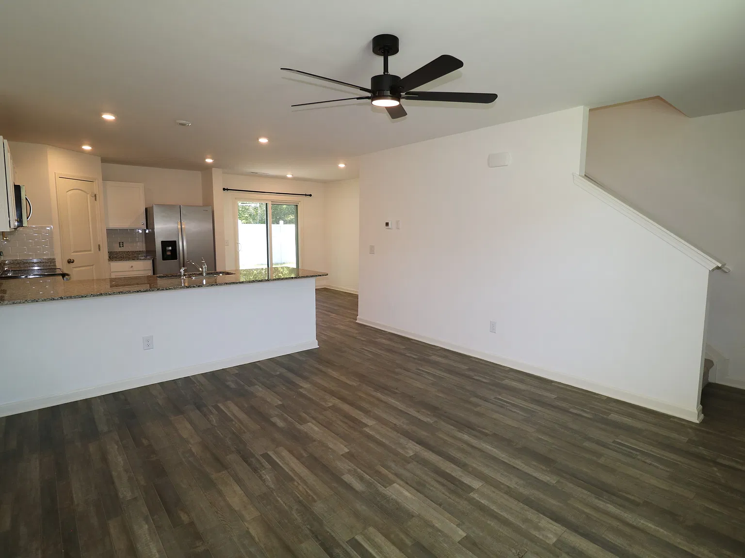 4 bed, $2,050 — Photo 4
