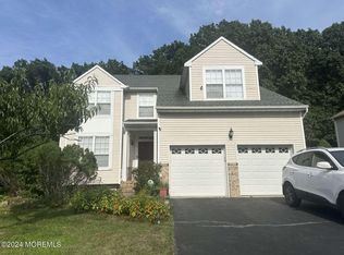19 Mulberry Ln, Holmdel, NJ 07733