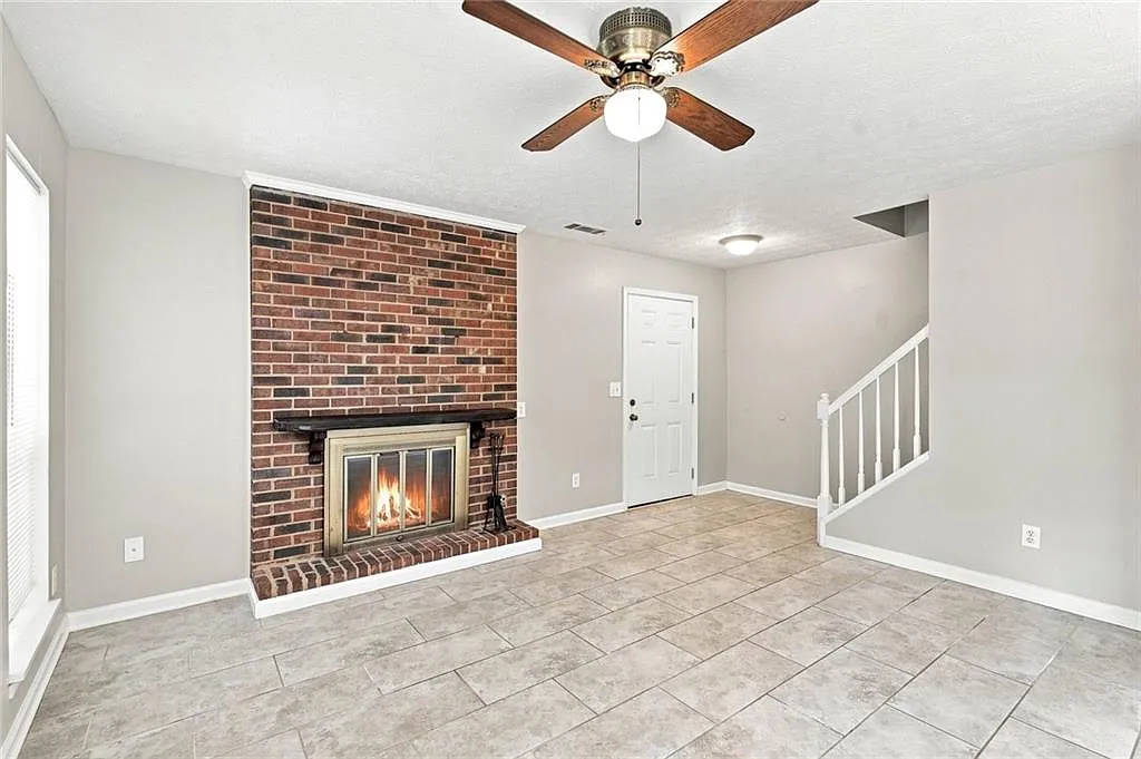 2 bed, 1.5 bath, 1196 sqft, $1,700 — Photo 4